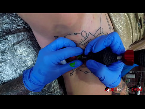 ❤️ Sully Savage, une chaudasse extrêmement tatouée, s'est fait tatouer le clitoris. ️ Vidéo de baise at porn fr.desixxxtube.ru ❌️❤